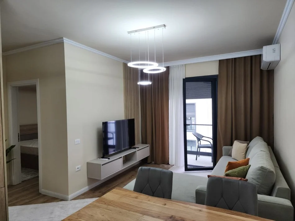 Tirane, jepet me qera apartament 1+1+Ballkon Kati 2, 68 m² 1.000 € (Liqeni i Thate)