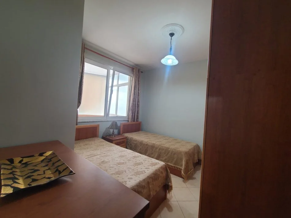 Tirane, jepet me qera apartament 2+1 Kati 8, 122 m² 750 € (Ish ekspozita)
