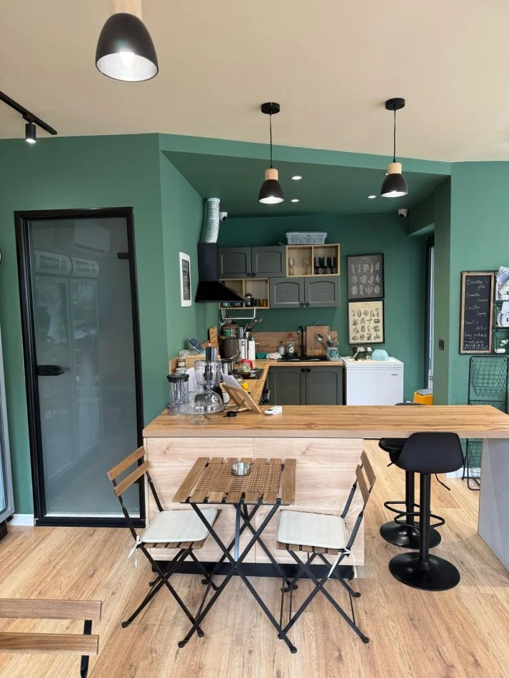 Tirane, jepet me qera ambjent biznesi Kati 0, 40 m² 800 € (Bllok)