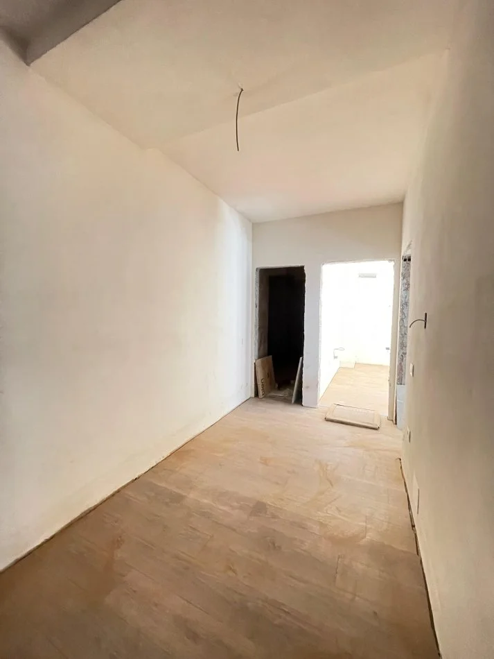 Tirane, shitet apartament 2+1+Ballkon Kati 1, 97 m² 118.000 € (Rruga Sokrat Miho)