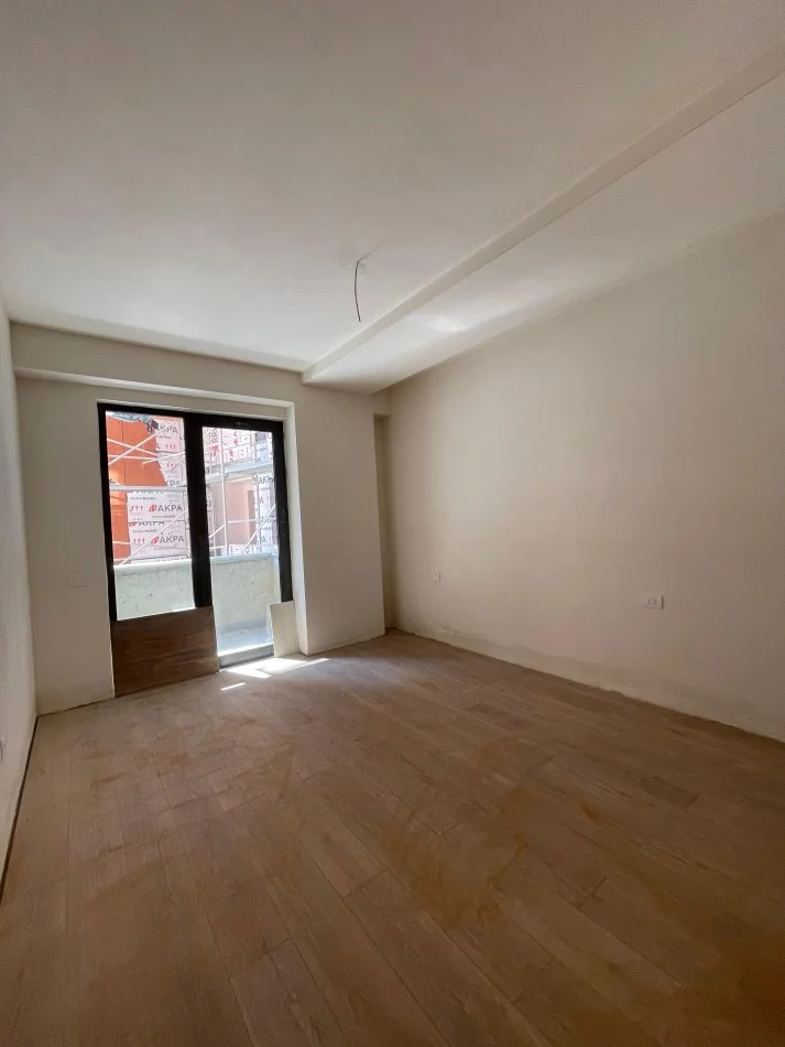 Tirane, shitet apartament 2+1+Ballkon Kati 1, 97 m² 118.000 € (Rruga Sokrat Miho)