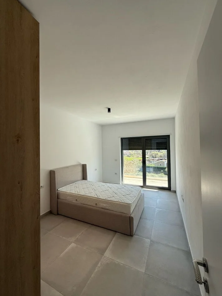 Tirane, jepet me qera Vile 3 Katshe Kati 3, 250 m² 2.300 € (Mullet)