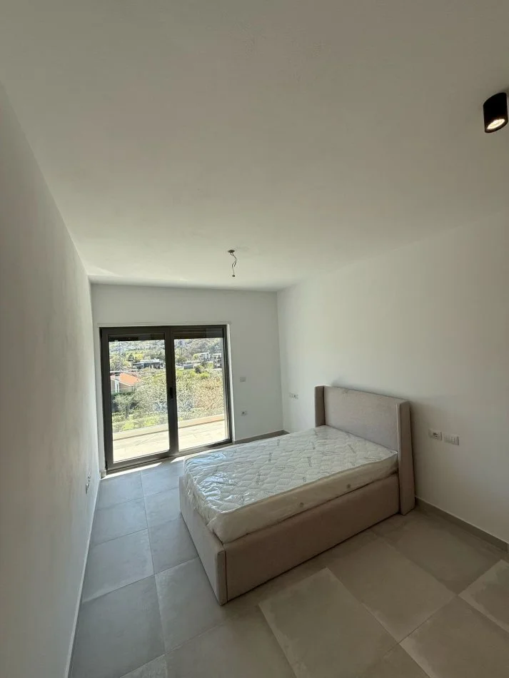 Tirane, jepet me qera Vile 3 Katshe Kati 3, 250 m² 2.300 € (Mullet)