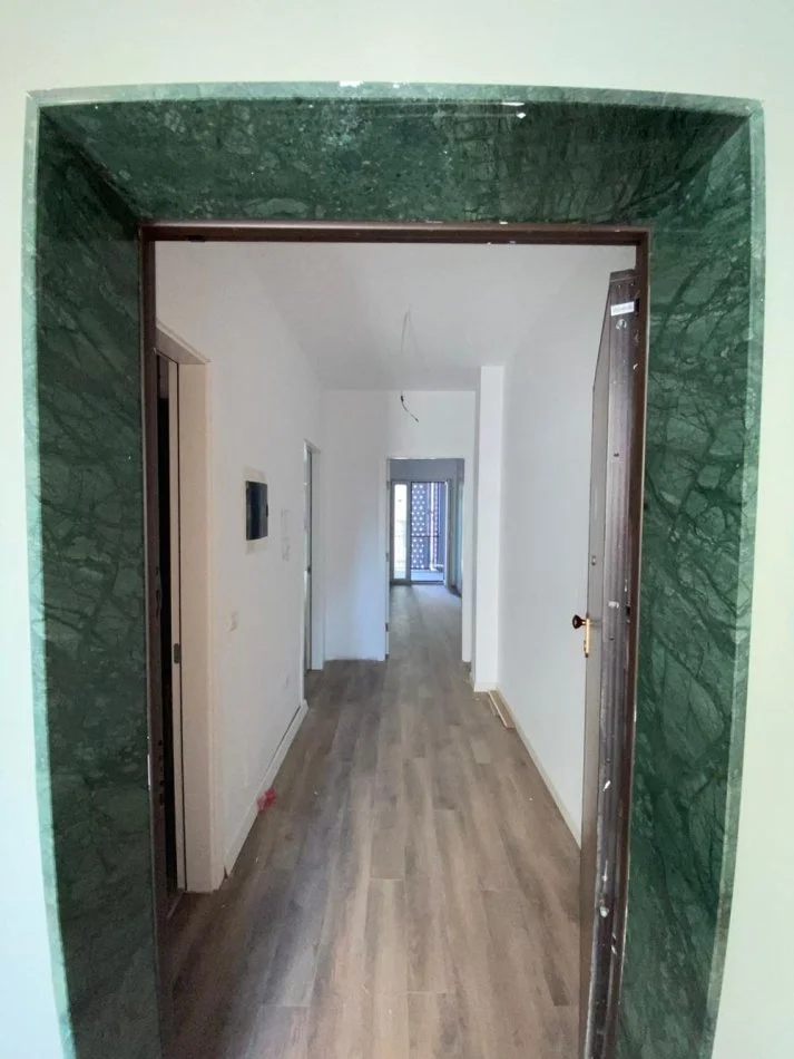 Tirane, shitet apartament 1+1+Ballkon Kati 5, 80 m² 160.000 € (5 maji)