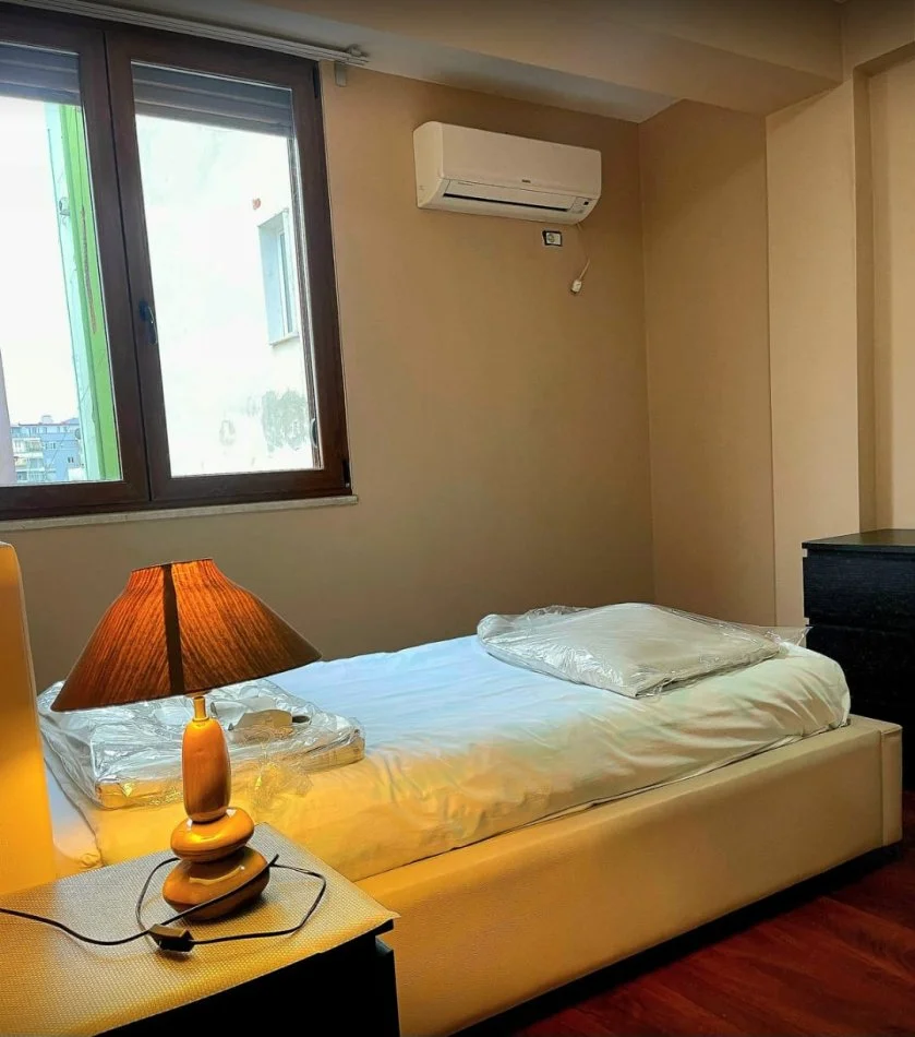 Tirane, jepet me qera apartament 2+1 Kati 5, 103 m² 800 € (Rruga Abdyl Frasheri)