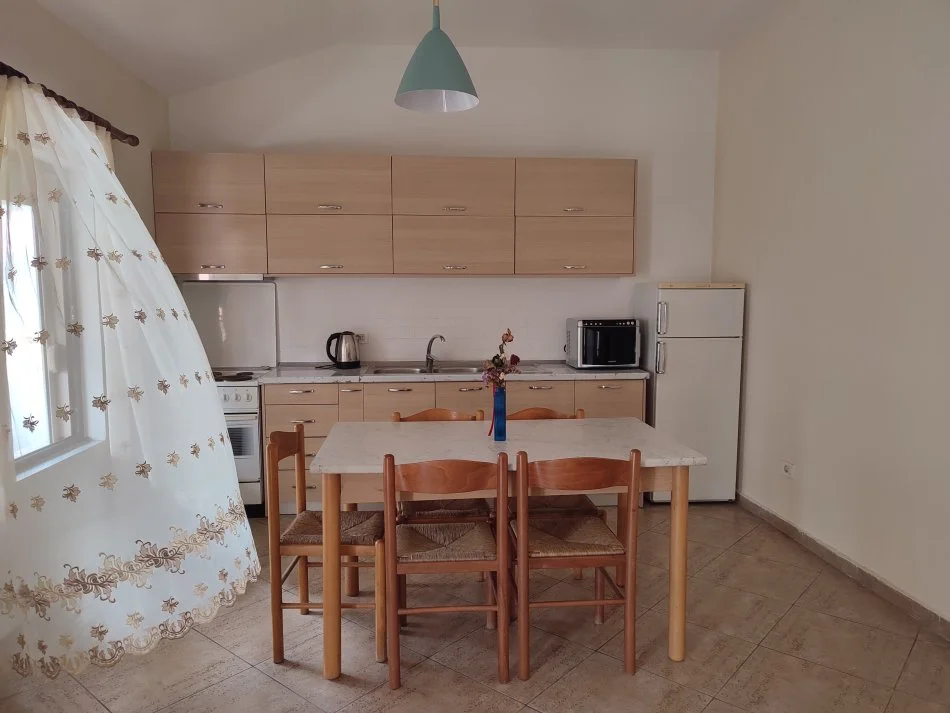 Tirane, jepet me qera apartament 3+1+Aneks+Ballkon Kati 2, 140 m² 800 € (Komuna e Parisit)