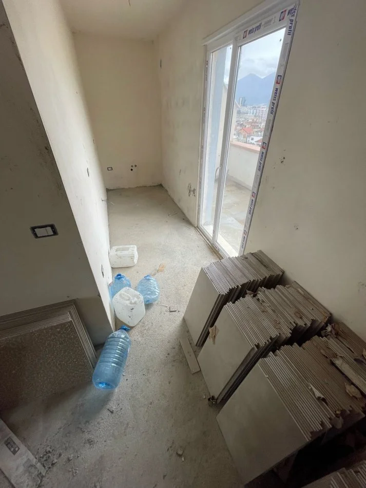 Tirane, shitet apartament 2+1+Ballkon Kati 6, 76 m² 100.000 € (Xhamia Selite)