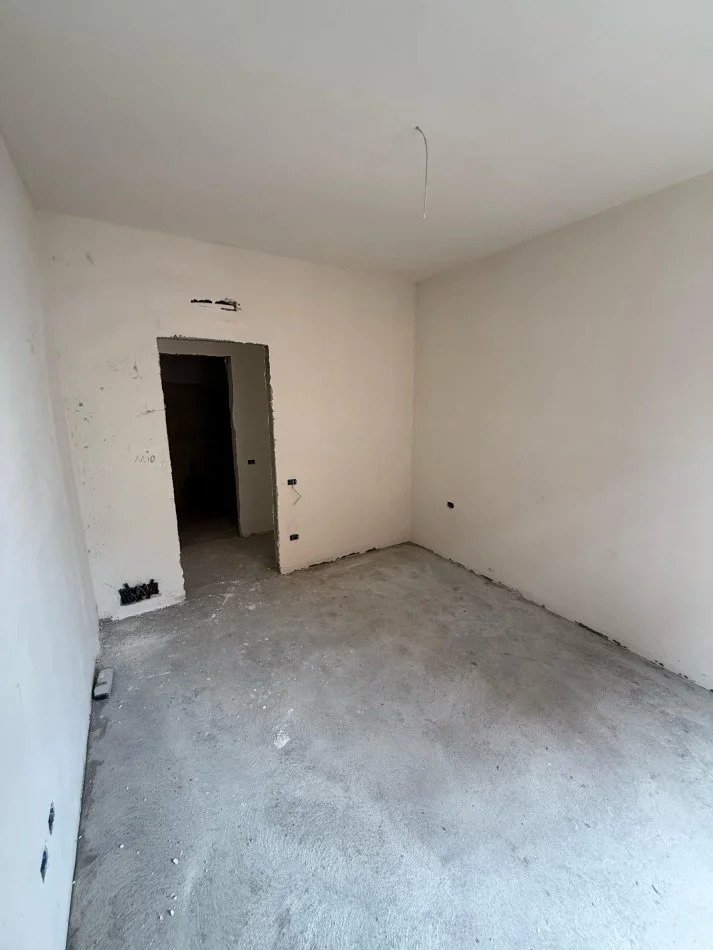 Shqiperi, shitet apartament 2+1+Ballkon Kati 5, 129 m² 345.000 € (Kompleksi Delijorgji, Rruga e Kavajes)