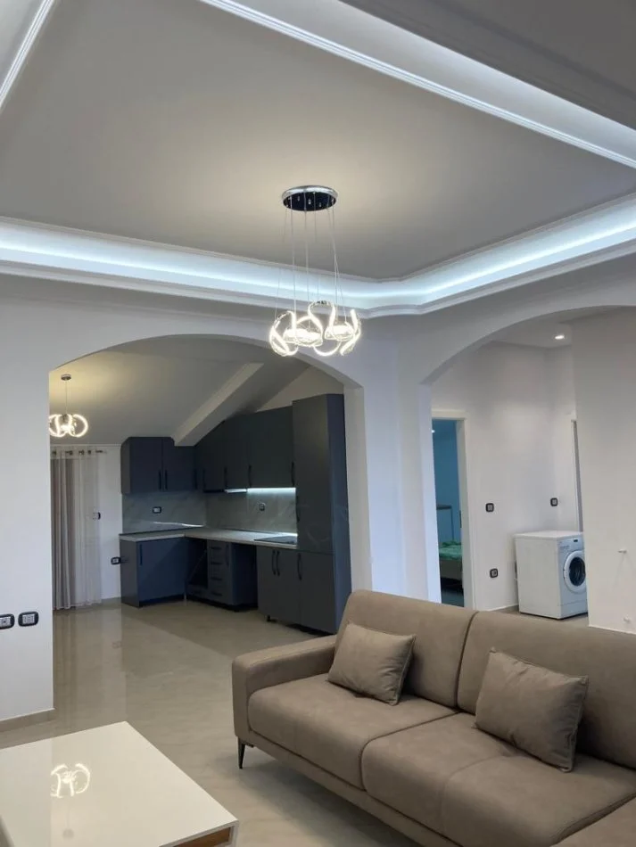 Tirane, jepet me qera Vile 2+1+Ballkon Kati 4, 115 m² 500 € (Afer Spitalit Amerikan 3)
