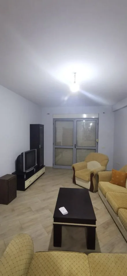 Tirane, jepet me qera apartament 2+1+Aneks+Ballkon , 110 m² 400 € 