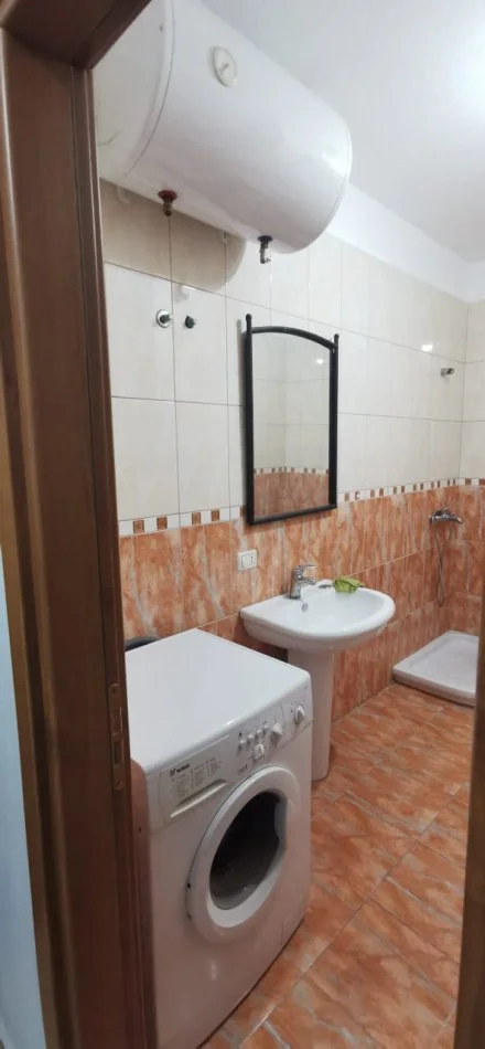 Tirane, jepet me qera apartament 2+1+Aneks+Ballkon , 110 m² 400 € 