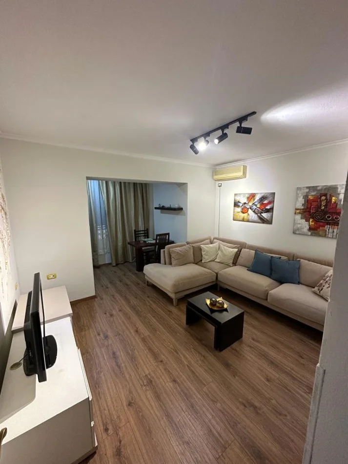 Tirane, jepet me qera apartament 2+1 Kati 1, 80 m² 550 € (Karl gega)