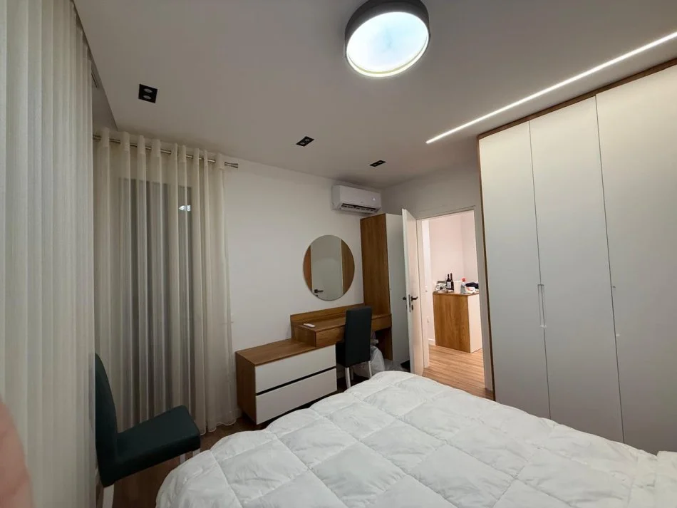 Tirane, jepet me qera apartament 1+1 Kati 8, 70 m² 600 € (Delijorgji)