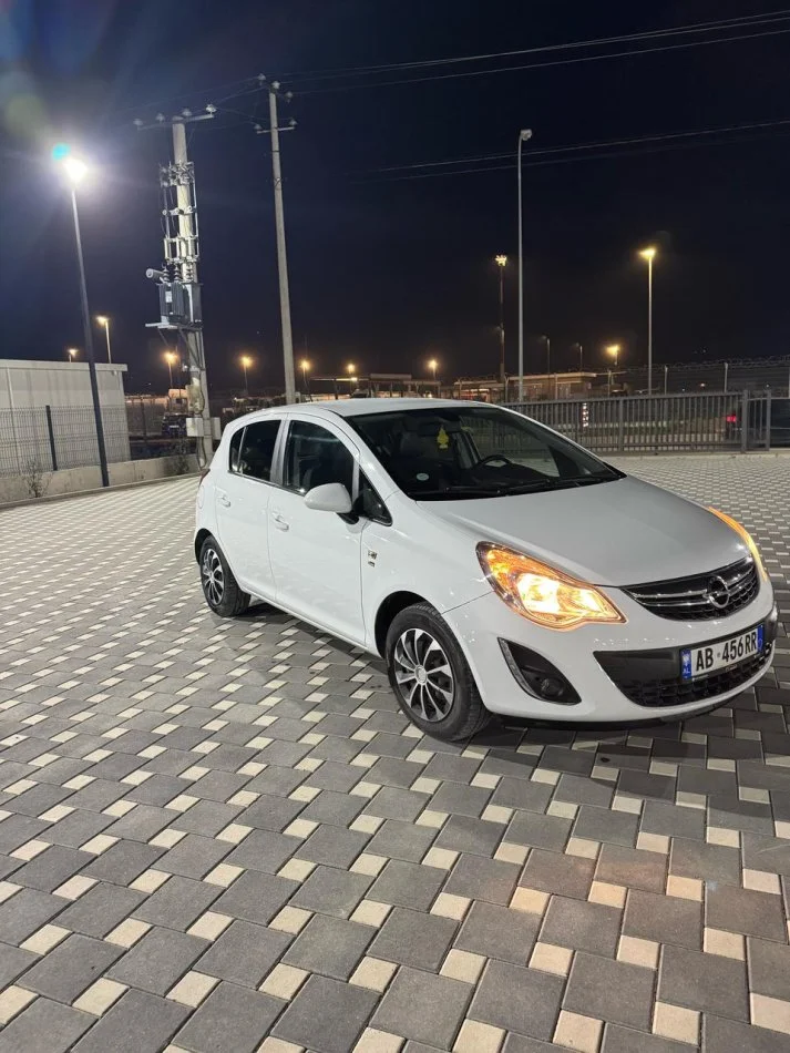 Durres, shitet makine OPEL CORSA Nafte, e bardhë manuale 4.000 €