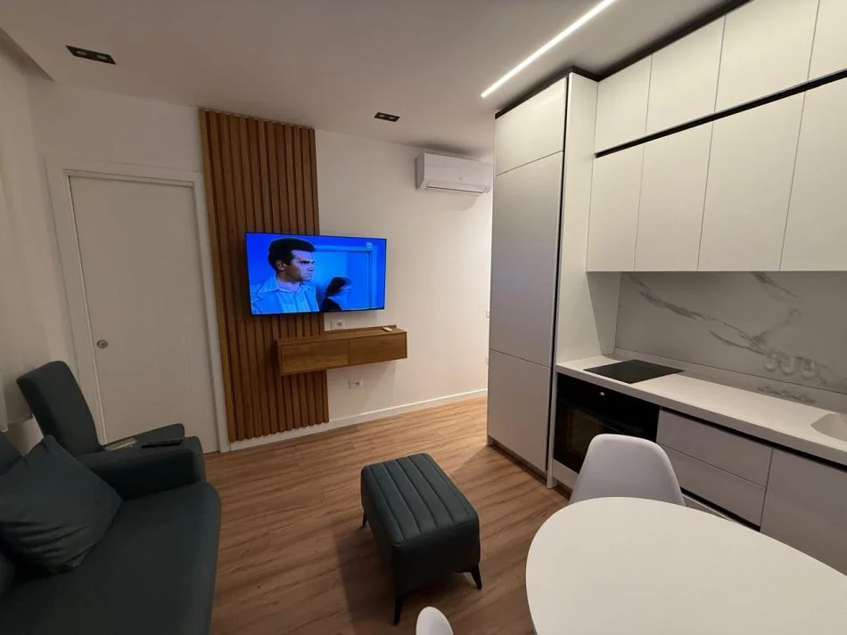 Tirane, jepet me qera apartament 1+1 Kati 8, 70 m² 600 € (Delijorgji)