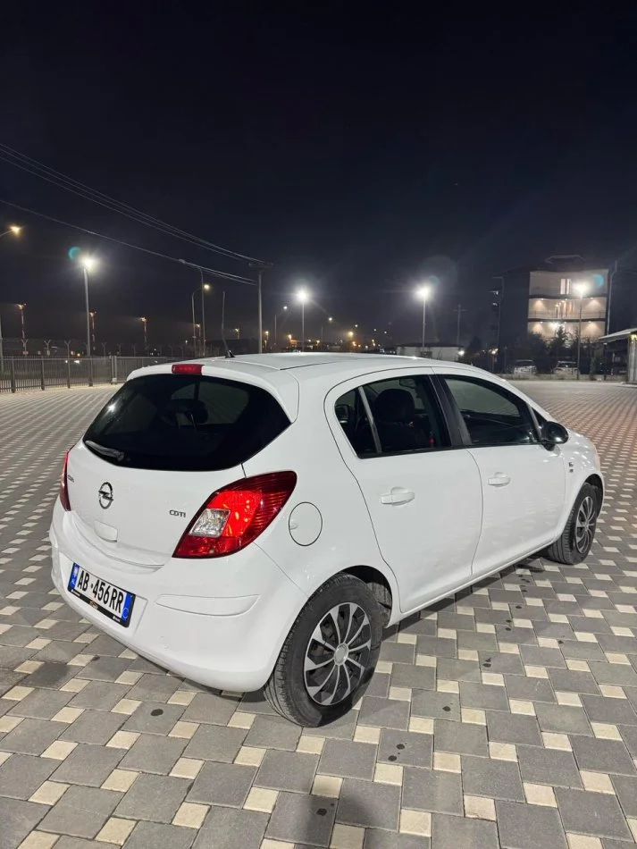 Durres, shitet makine OPEL CORSA Nafte, e bardhë manuale 4.000 €