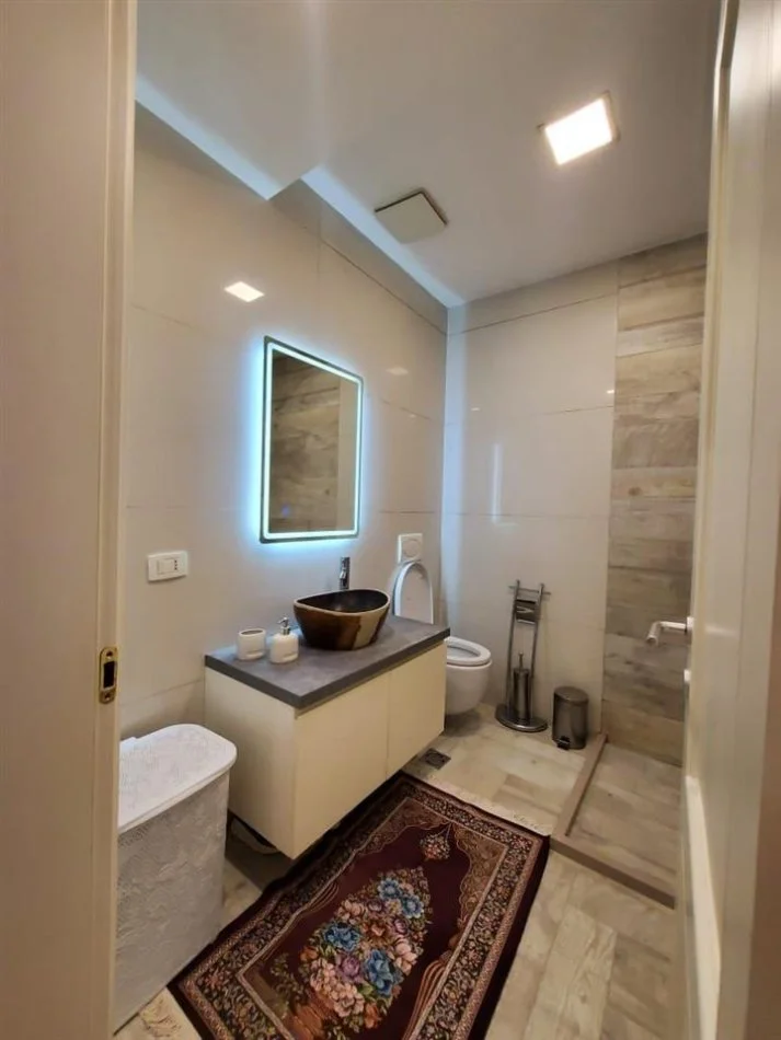 Tirane, jepet me qera 2+1+Ballkon Kati 4, 125 m² 1.150 € (Rruga e Kavajes)