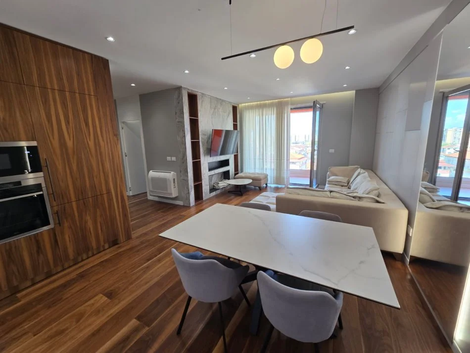 Tirane, jap me qera apartament 3+1+Ballkon Kati 4, 126 m² 1.200 € (Rruga Muhamet Gjolleshs)