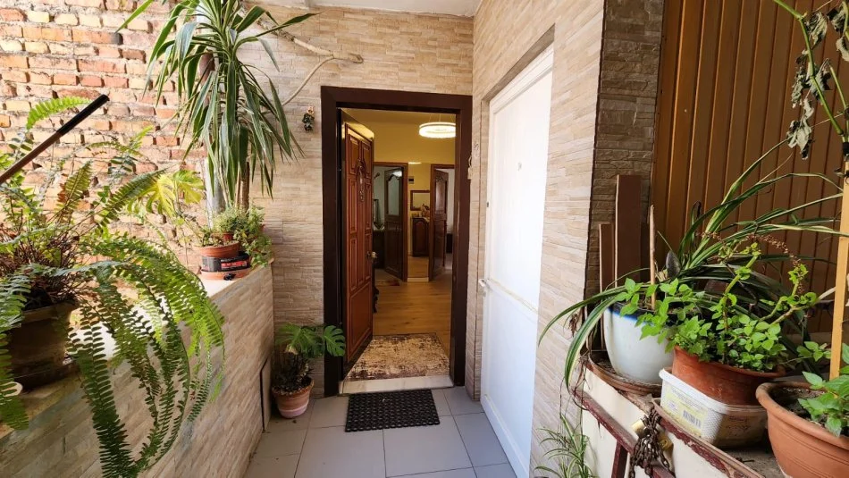 Tirane, jepet me qera apartament 2+1+Aneks+Ballkon Kati 5, 80 m² 600 € (Rruga e Dibres)