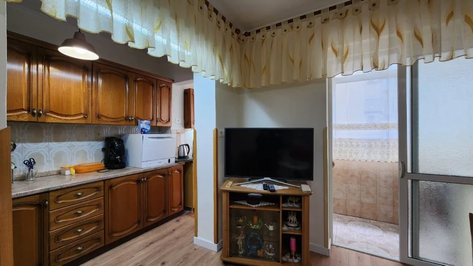 Tirane, jepet me qera apartament 2+1+Aneks+Ballkon Kati 5, 80 m² 600 € (Rruga e Dibres)