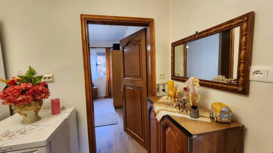 Tirane, jepet me qera apartament 2+1+Aneks+Ballkon Kati 5, 80 m² 600 € (Rruga e Dibres)