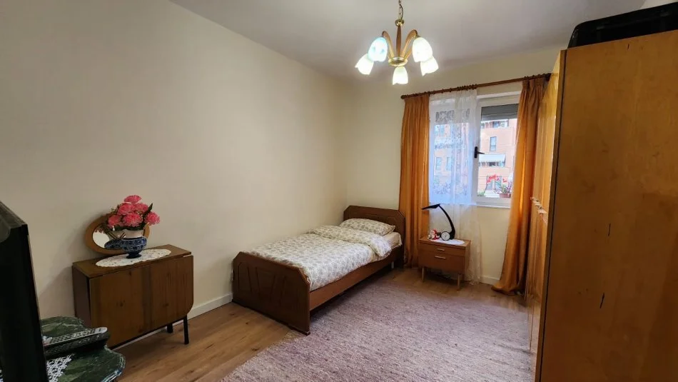 Tirane, jepet me qera apartament 2+1+Aneks+Ballkon Kati 5, 80 m² 600 € (Rruga e Dibres)