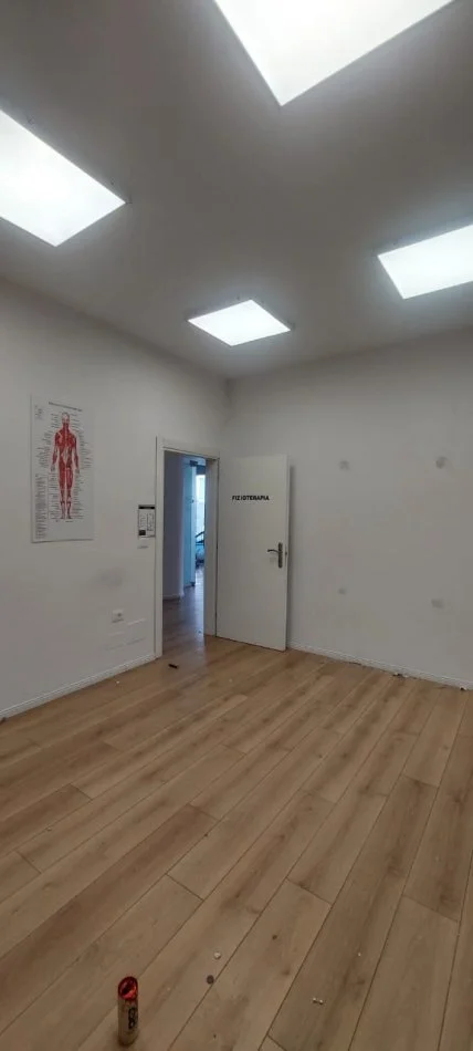 Tirane, jepet me qera Vile 2 Katshe , 200 m² 2.000 € (Komuna e Parisit)