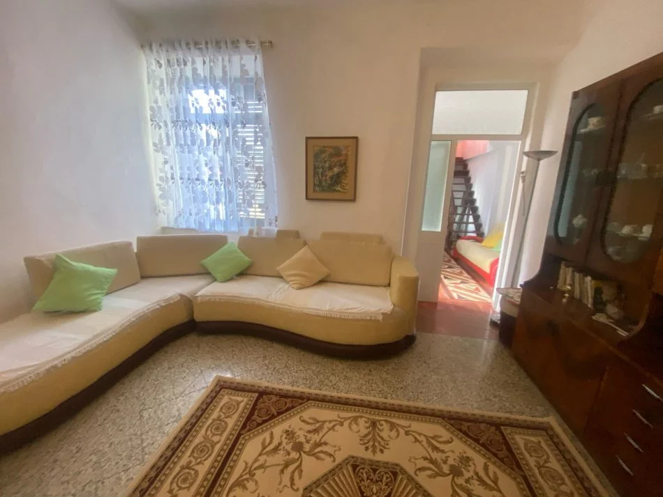 Tirane, jepet me qera apartament duplex 1+1+Aneks+Ballkon Kati 3, 70 m² 550 € (Emin duraku)