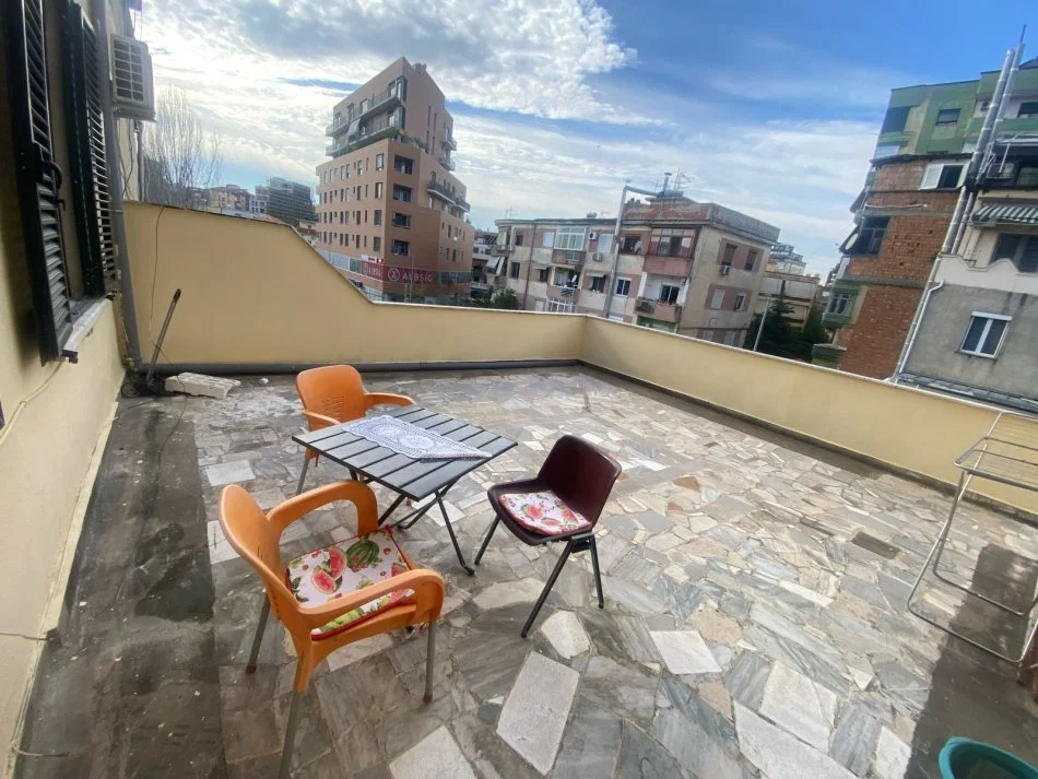 Tirane, jepet me qera apartament duplex 1+1+Aneks+Ballkon Kati 3, 70 m² 550 € (Emin duraku)
