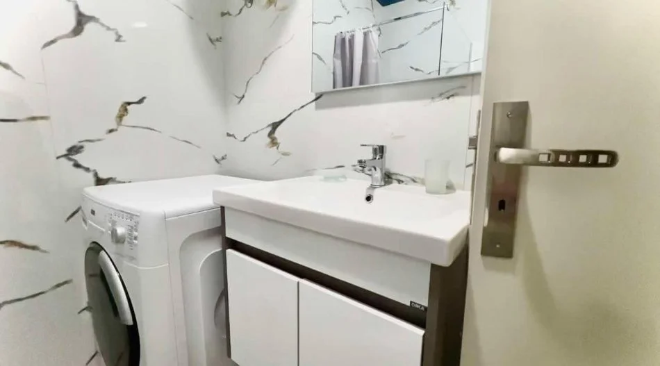 Tirane, jepet me qera apartament 2+1 , 70 m² 600 € (Ish fusha aviacionit)