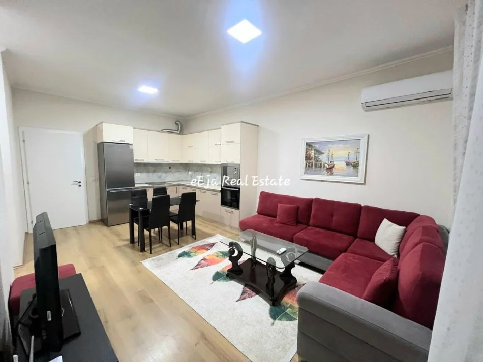 Tirane, jepet me qera apartament 2+1 , 70 m² 600 € (Ish fusha aviacionit)