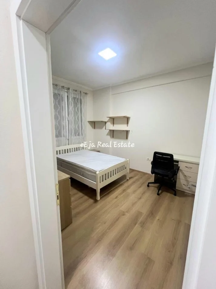Tirane, jepet me qera apartament 2+1 , 70 m² 600 € (Ish fusha aviacionit)