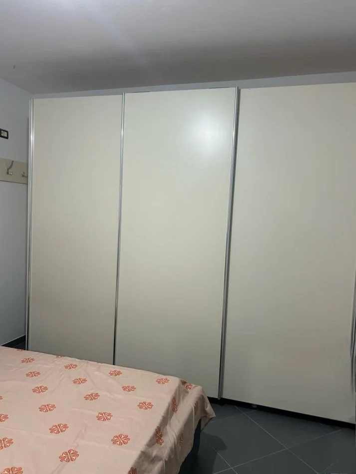 Tirane, jepet me qera apartament 2+1+Ballkon Kati 3, 101 m² 380 € (Rruga muhamet deliu)
