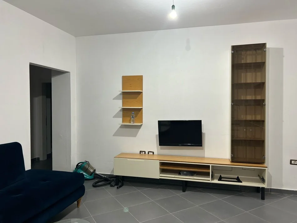Tirane, jepet me qera apartament 2+1+Ballkon Kati 3, 101 m² 380 € (Rruga muhamet deliu)