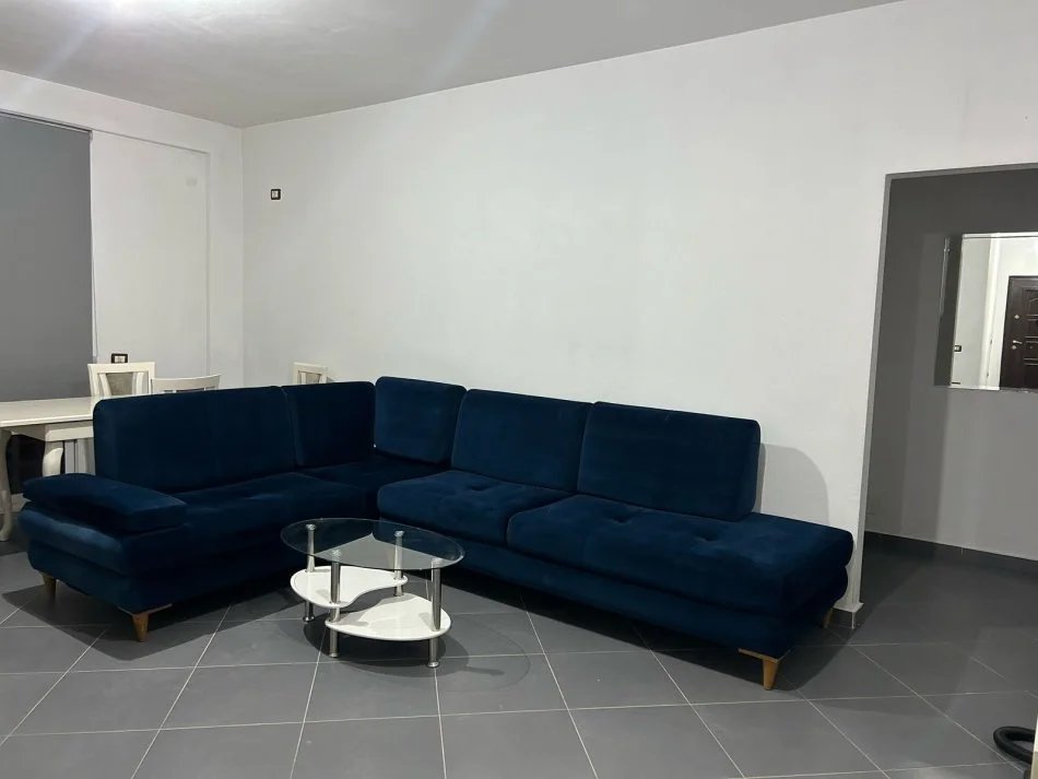 Tirane, jepet me qera apartament 2+1+Ballkon Kati 3, 101 m² 380 € (Rruga muhamet deliu)