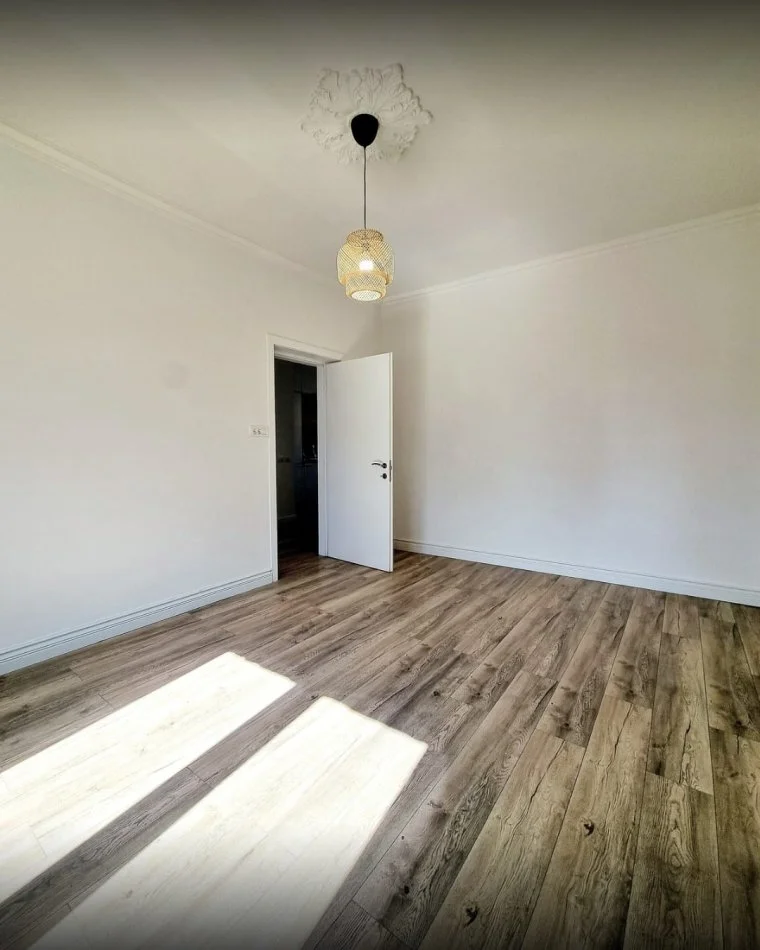 Tirane, jepet me qera apartament 2+1+Ballkon Kati 4, 78 m² 500 € (Rruga e Kavajes)