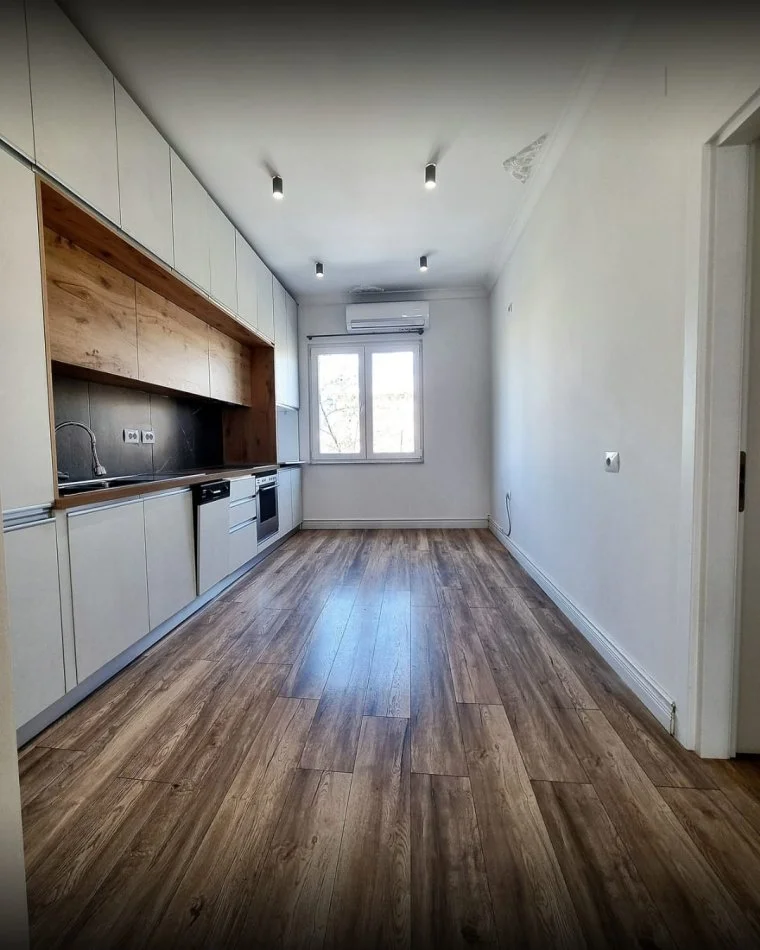 Tirane, jepet me qera apartament 2+1+Ballkon Kati 4, 78 m² 500 € (Rruga e Kavajes)