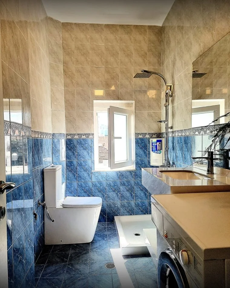 Tirane, jepet me qera apartament 2+1+Ballkon Kati 4, 78 m² 500 € (Rruga e Kavajes)