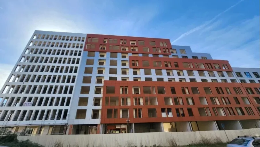 Tirane, shitet apartament 1+1+Ballkon Kati 8, 81 m² 109.350 € (Vila L)