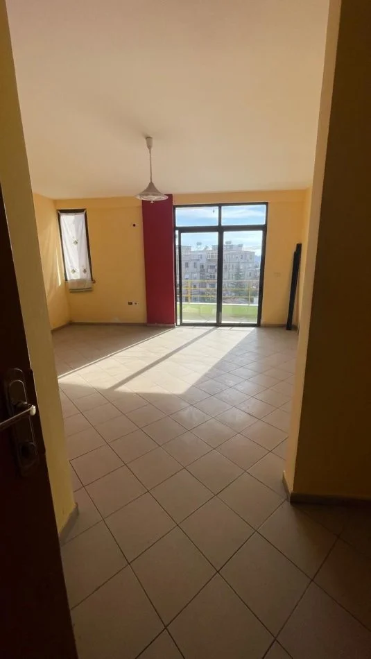Tirane, jepet me qera apartament 2+1 Kati 3, 120 m² 350 € 