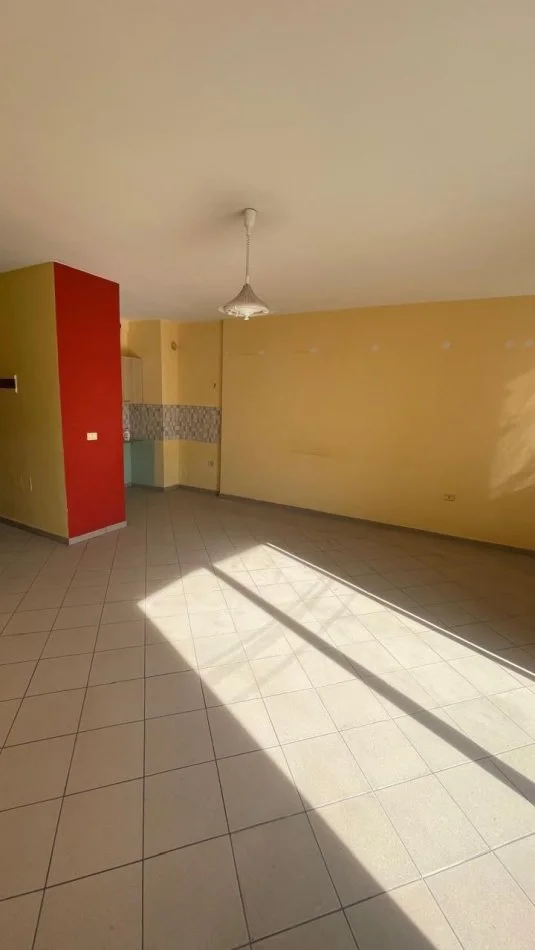 Tirane, jepet me qera apartament 2+1 Kati 3, 120 m² 350 € 