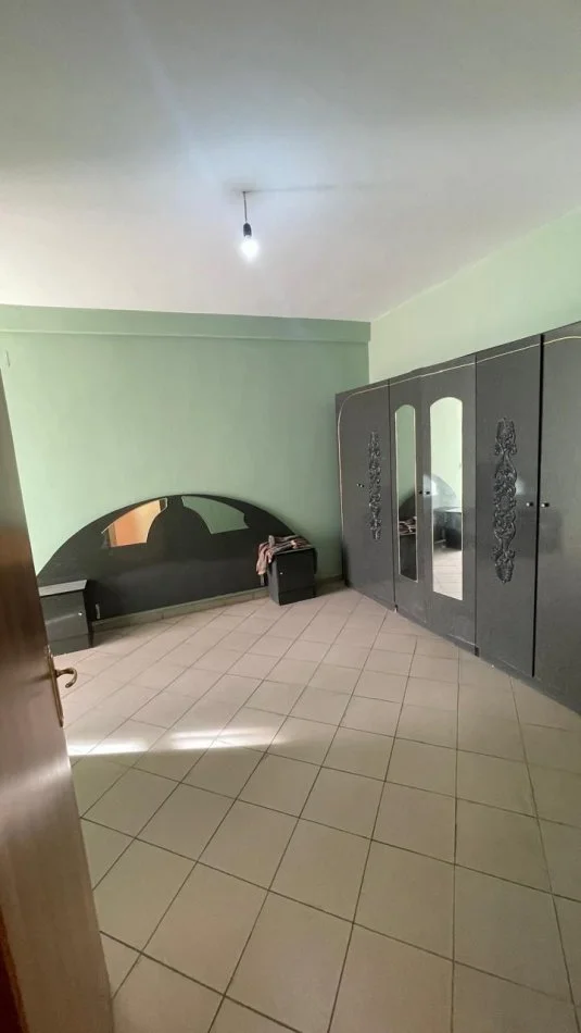 Tirane, jepet me qera apartament 2+1 Kati 3, 120 m² 350 € 