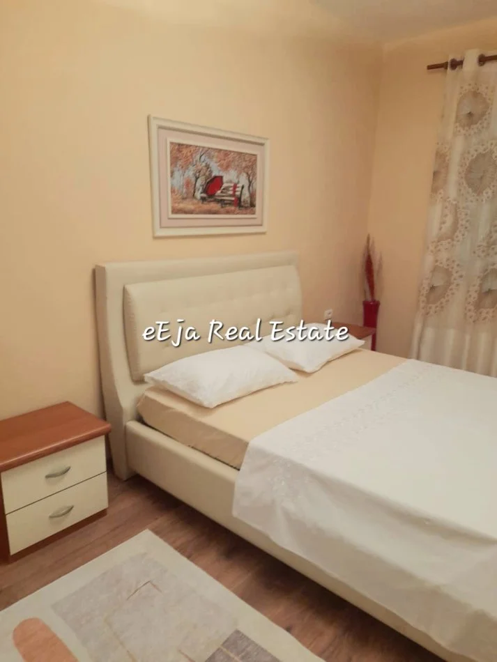 Tirane, jepet me qera apartament 2+1; 21 dhjetori 60 m² 500 €