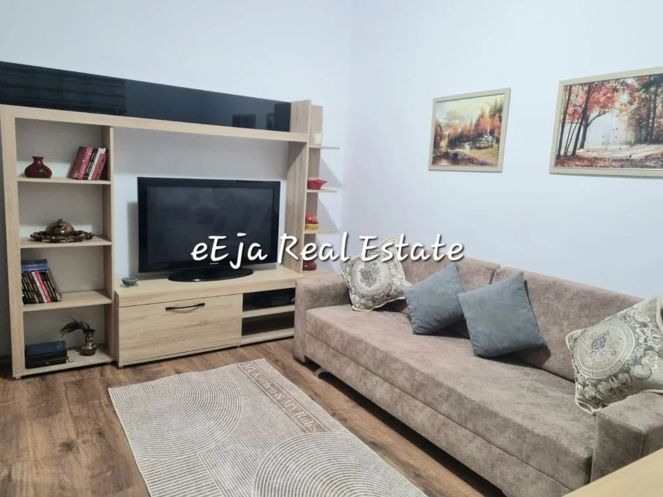 Tirane, jepet me qera apartament 2+1; 21 dhjetori 60 m² 500 €