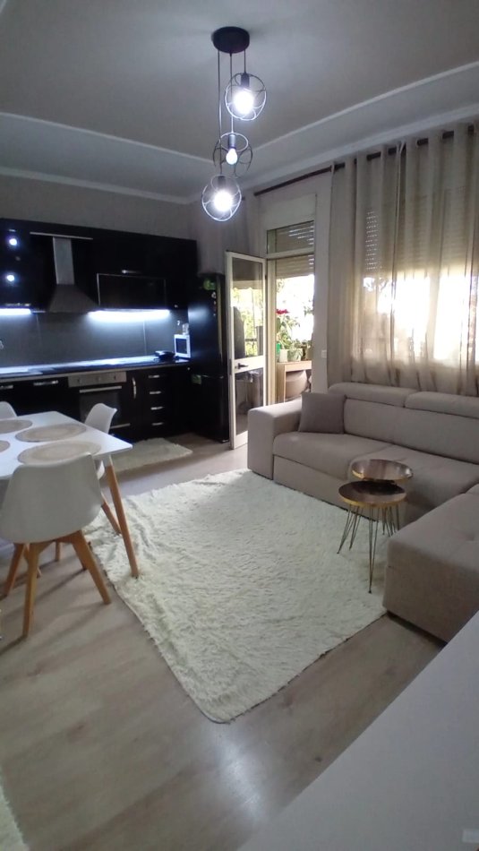 Tirane, shitet apartament 2+1+Ballkon , 78 m² (Rruga Rrapo Hekali afer me Eleonoren)