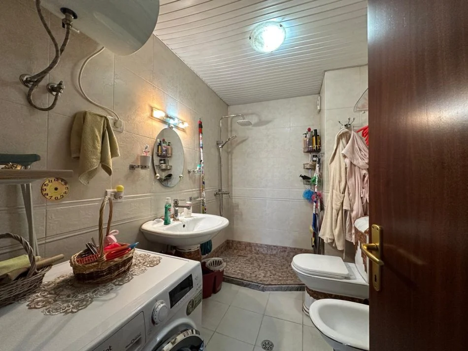 Tirane, shitet apartament 1+1 Kati 6, 77 m² 231.000 € (AMBASADA USA)