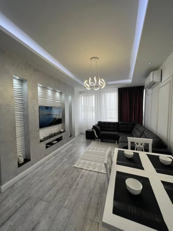 Tirane, shitet 2+1+Ballkon , 85 m² 130.000 € (Rruga Teodor Keko)
