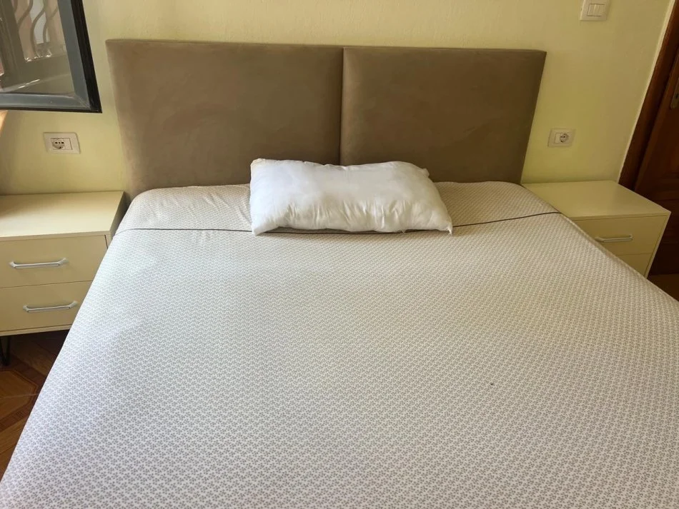 Tirane, jepet me qera apartament 1+1+Ballkon Kati 3, 60 m² 400 € (rruga asim vokshi)