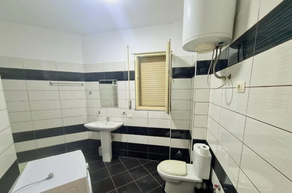 Tirane, shitet apartament 2+1 Kati 5, 118 m² 132.000 € (Fresk)