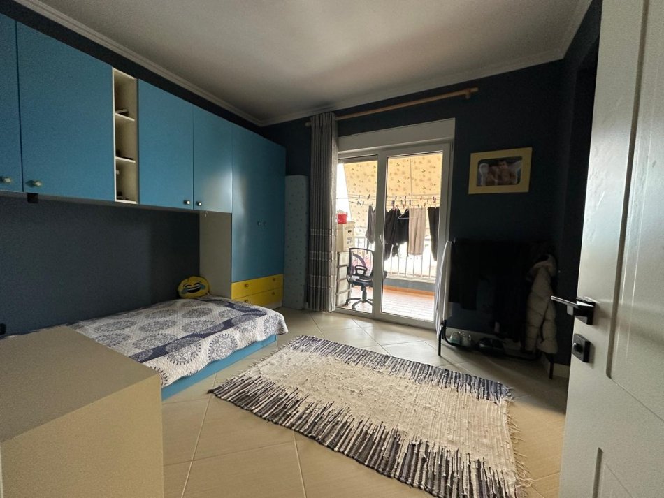 Tirane, shitet 3+1+Ballkon Kati 7, 160 m² 260.000 € (OXHAKU)